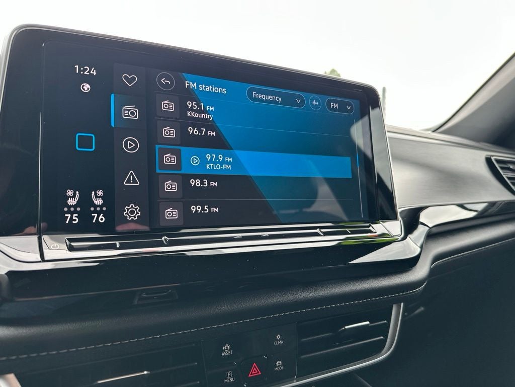 2025 Volkswagen Atlas Cross Sport 2.0T SE w/Technology