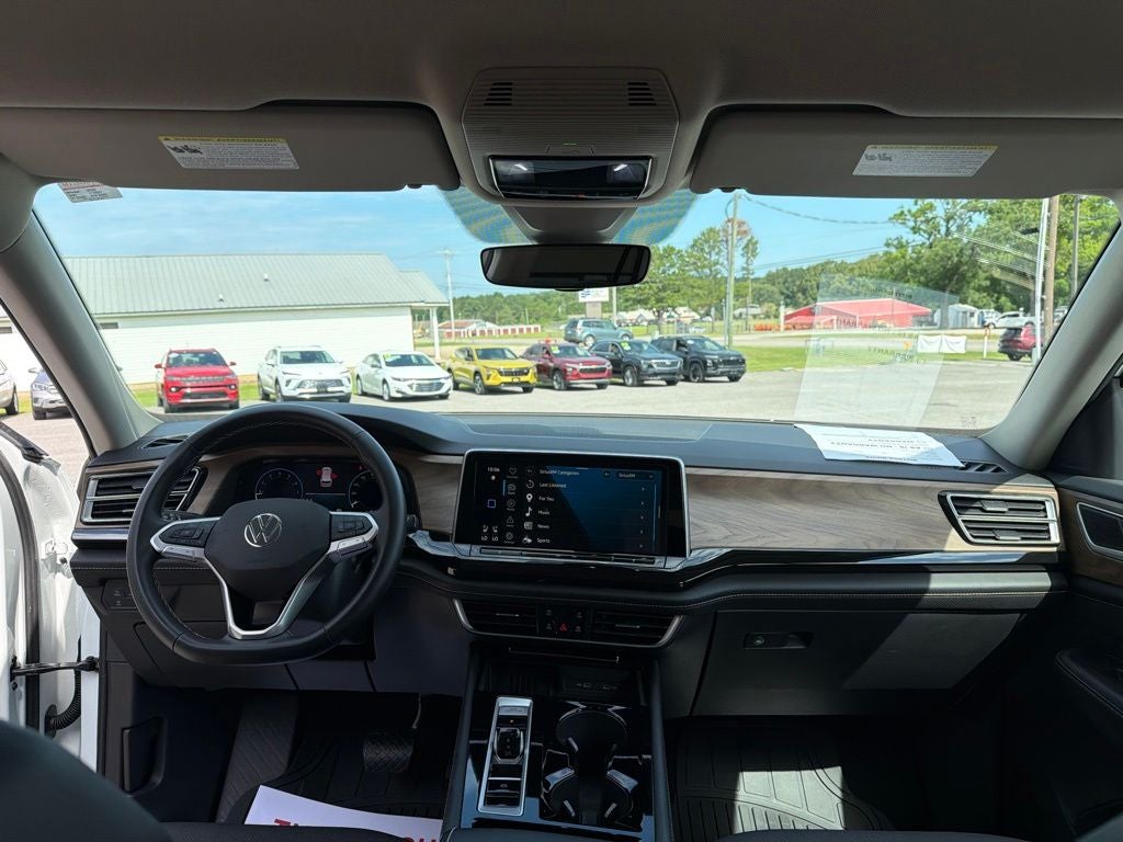 2025 Volkswagen Atlas 2.0T SE w/Technology