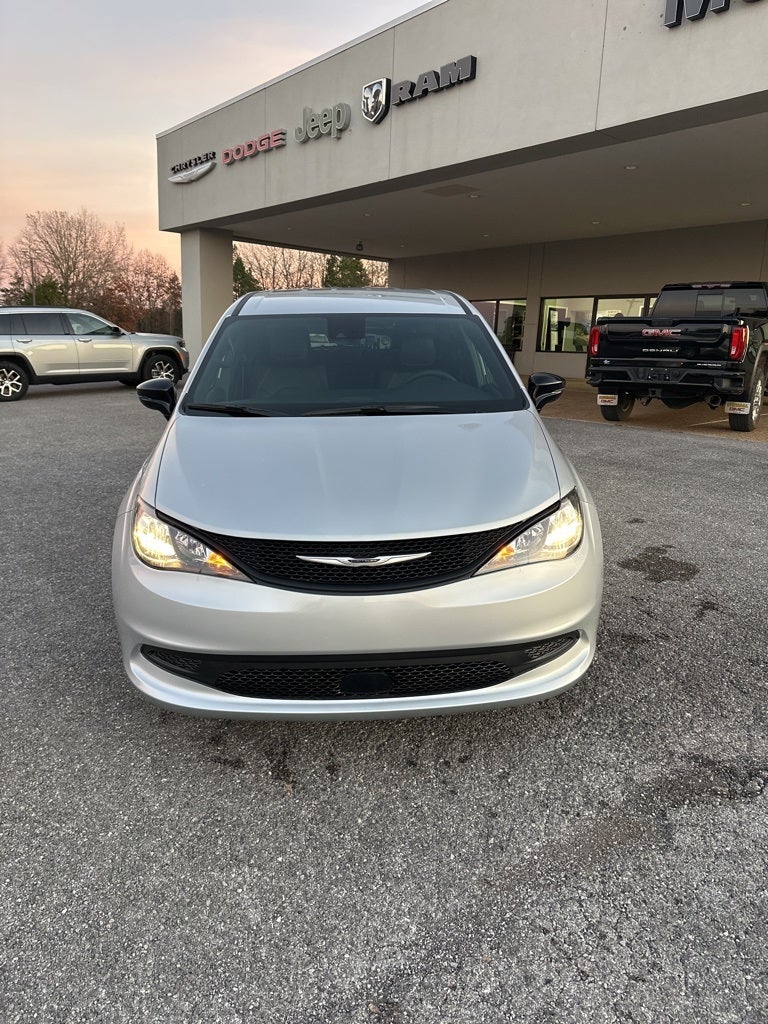 2026 Chrysler Voyager LX