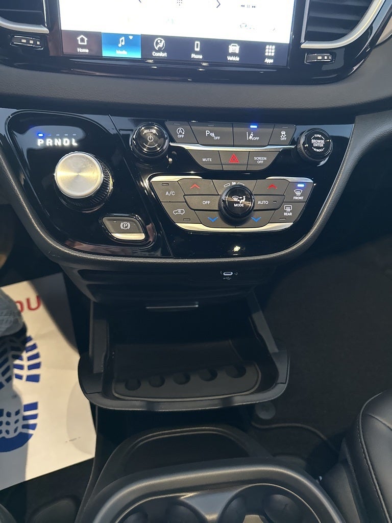 2026 Chrysler Voyager LX