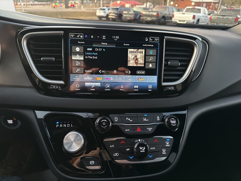 2026 Chrysler Voyager LX