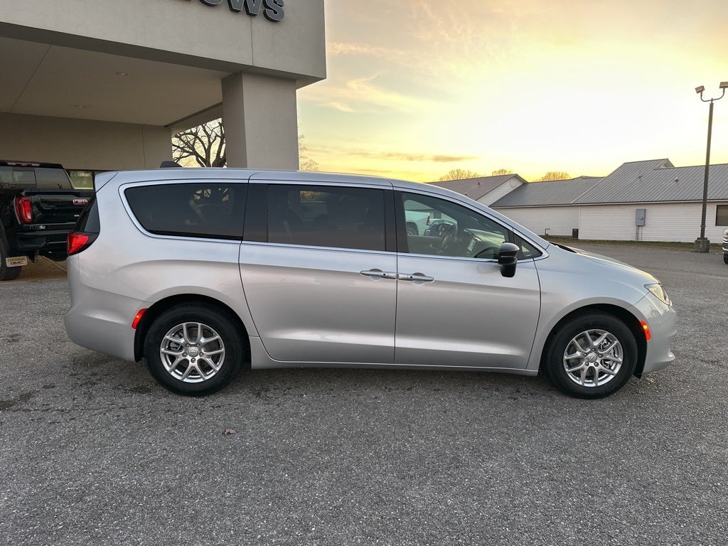 2026 Chrysler Voyager LX