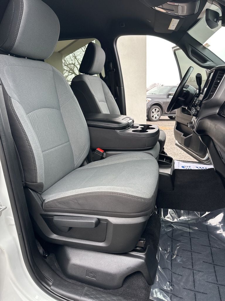 2024 RAM 3500 Big Horn Flat Bed