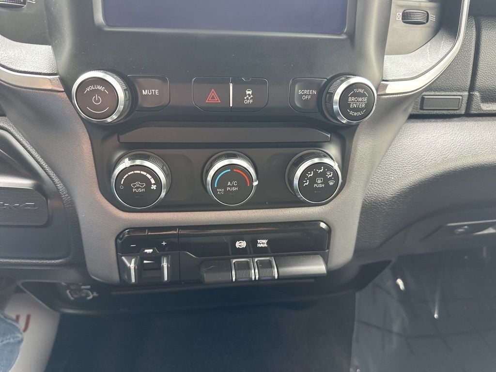 2024 RAM 3500 Big Horn Flat Bed