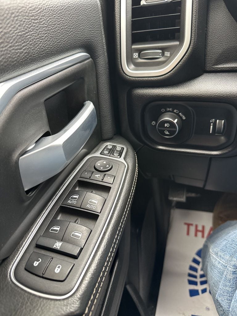 2024 RAM 3500 Big Horn Flat Bed