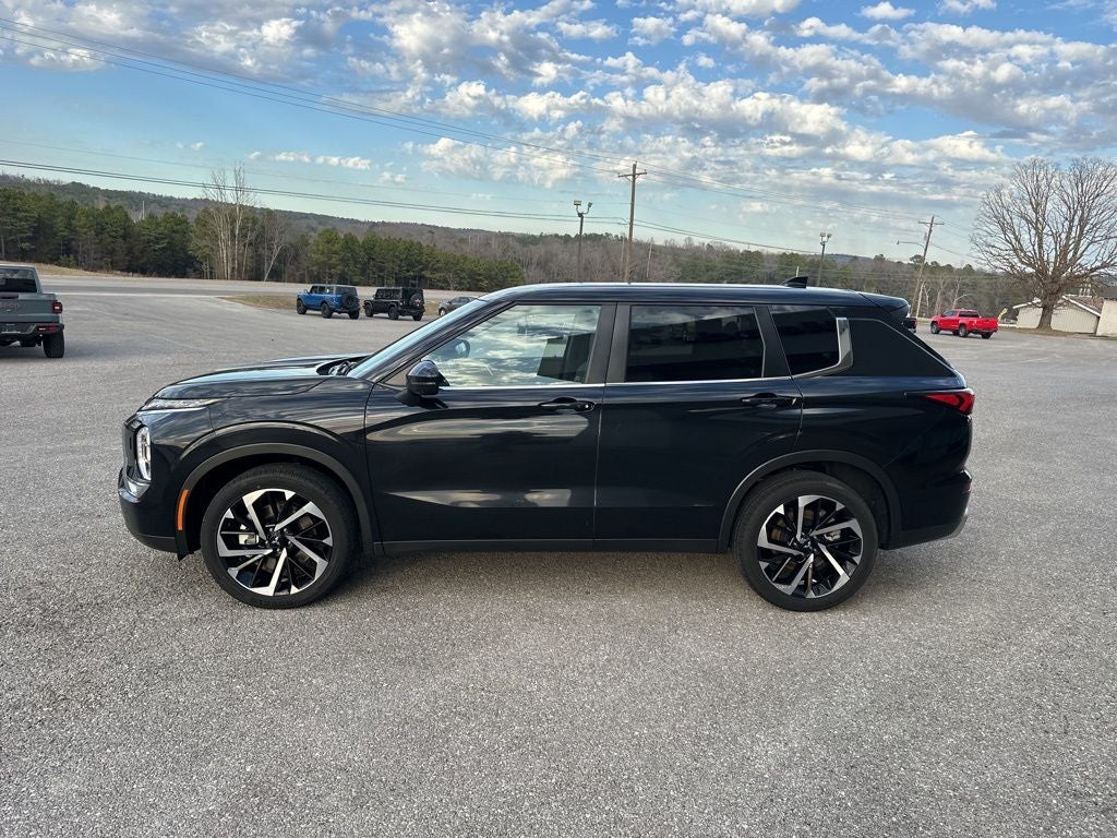 2024 Mitsubishi Outlander SE