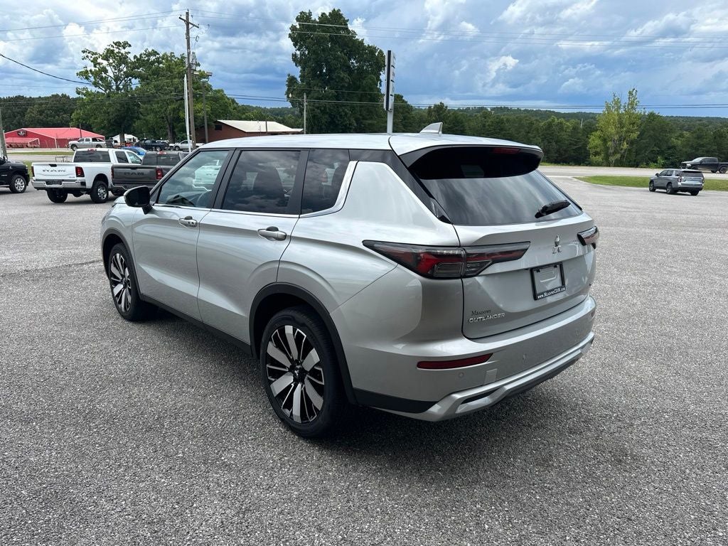 2025 Mitsubishi Outlander SE