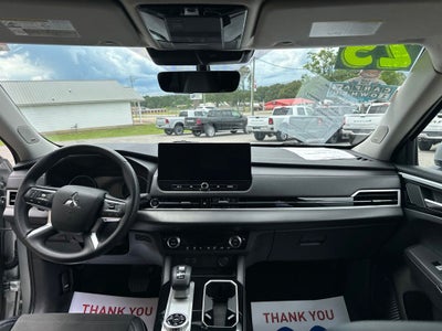 2025 Mitsubishi Outlander SE