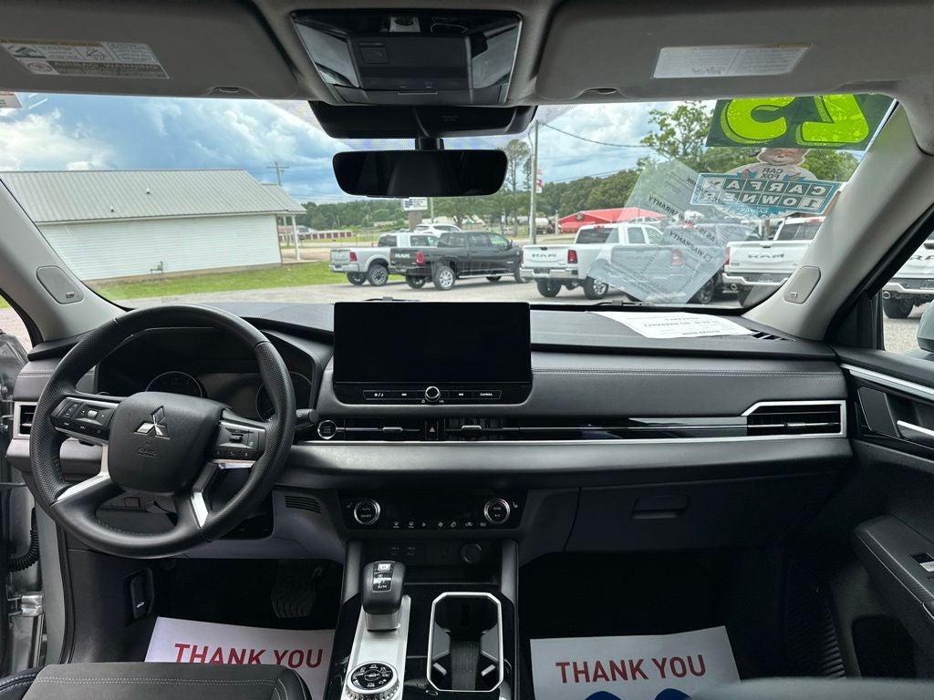 2025 Mitsubishi Outlander SE