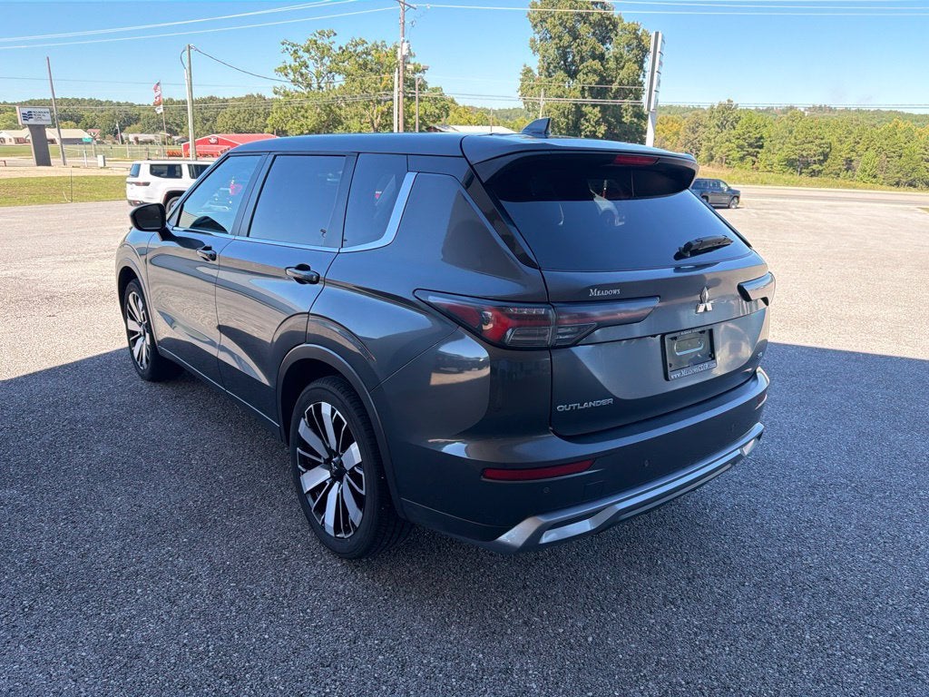 2025 Mitsubishi Outlander SE
