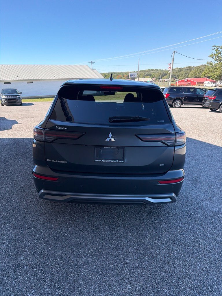 2025 Mitsubishi Outlander SE