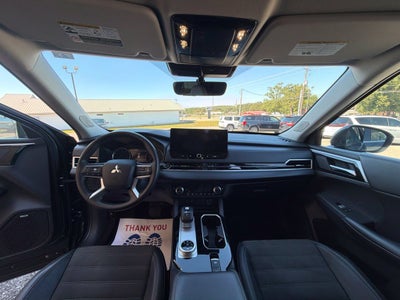 2025 Mitsubishi Outlander SE