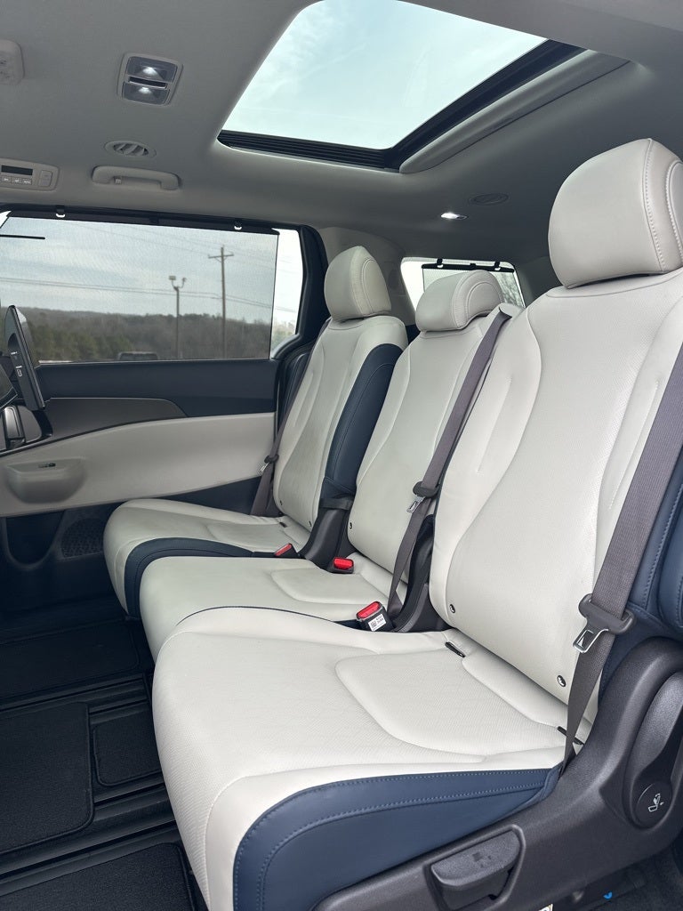 2025 Kia Carnival SX